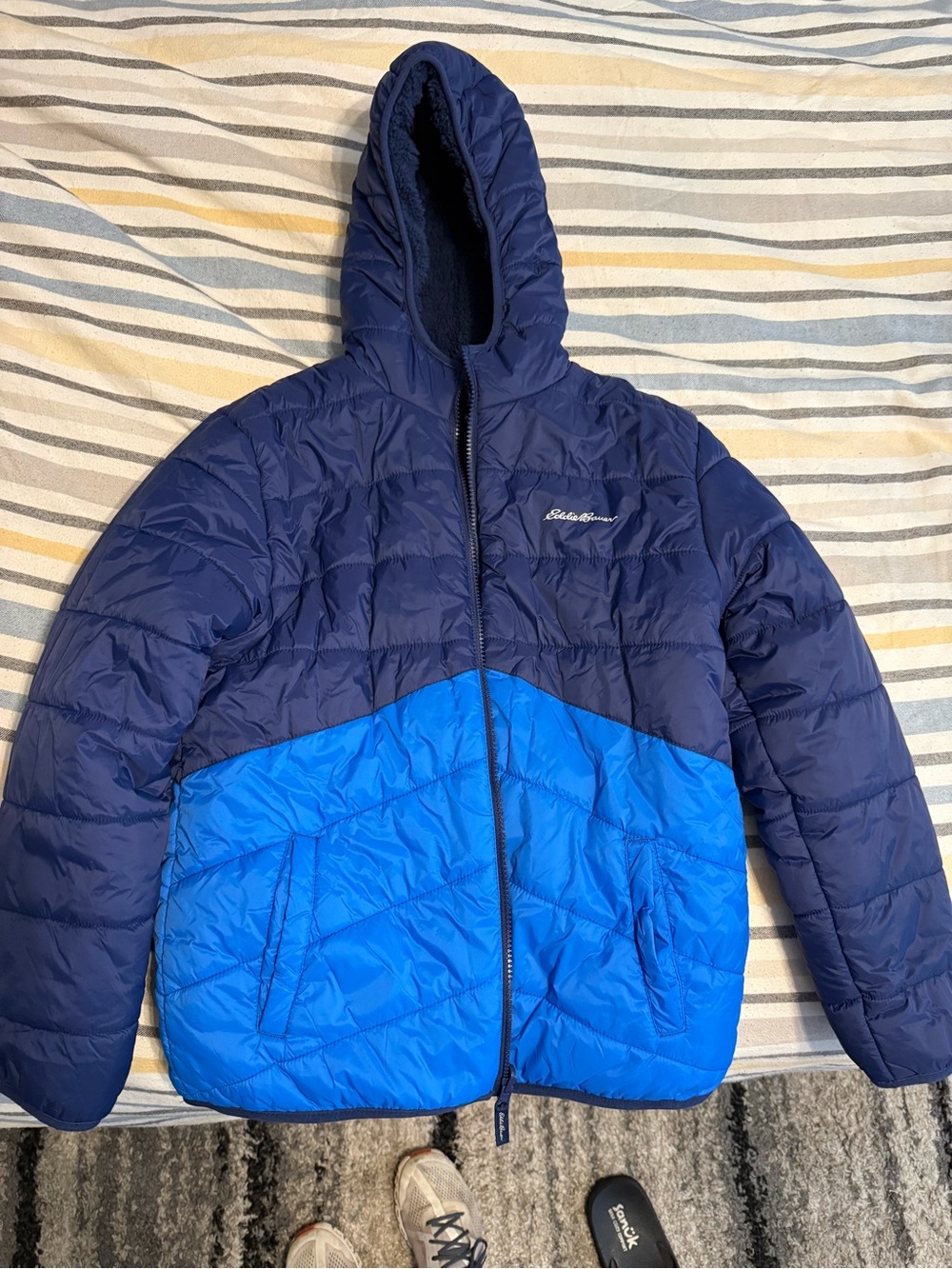 NWOT - Eddie Bauer Reversable Kids Hooded Puffer Jacket in Navy and Bright Blue